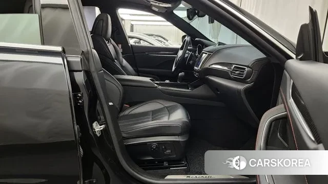 Maserati Levante 2018 Черный из Кореи, фото 2