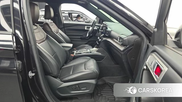 Ford Explorer 6th Generation 2021 Черный из Кореи, фото 2