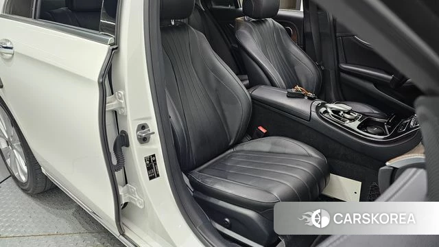 Mercedes-Benz E-Class W213 2019 Белый из Кореи, фото 2