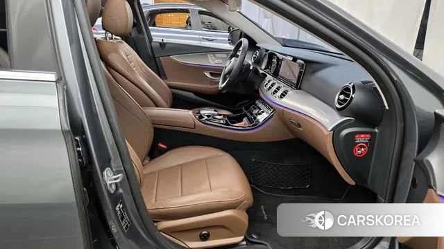 Mercedes-Benz E-Class W213 2018 Серый из Кореи, фото 2