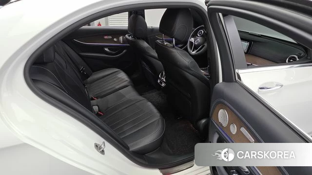 Mercedes-Benz E-Class W213 2022 Белый из Кореи, фото 2