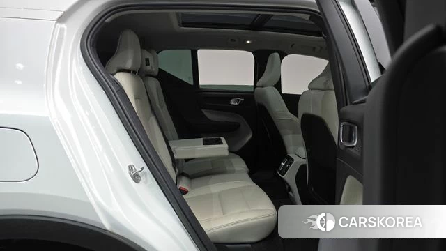 Volvo XC40 2022 Белый из Кореи, фото 2