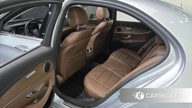 Mercedes-Benz E-Class W213 2021 Серебряный из Кореи, фото 2