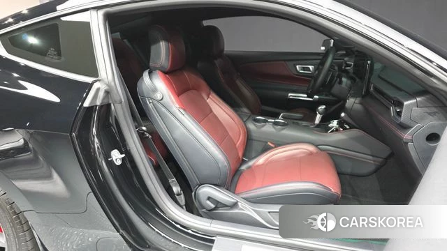 Ford Mustang 7th Generation 2024 Черный из Кореи, фото 2