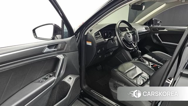 Volkswagen Tiguan second Generation 2018 Черный из Кореи, фото 2