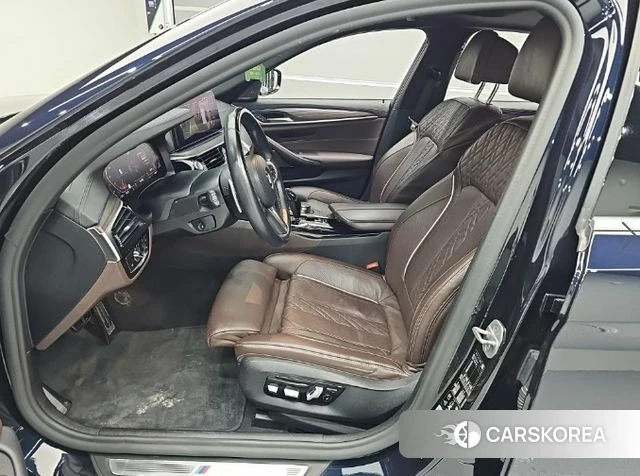 BMW 5 Series (G30) 2021 Черный из Кореи, фото 2