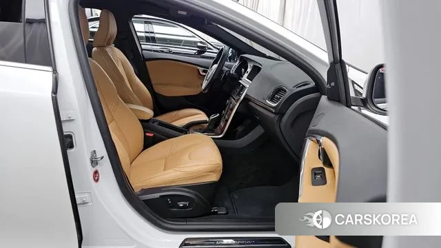 Volvo V40 2018 Белый из Кореи, фото 2