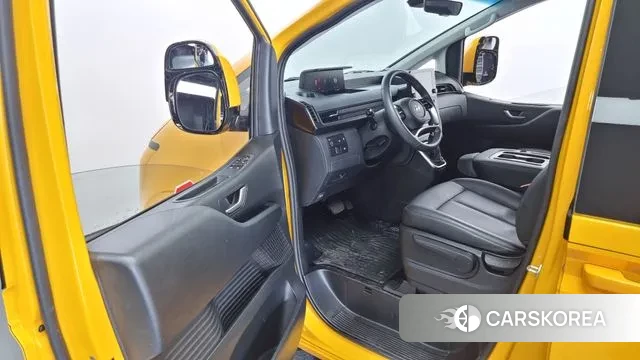 Hyundai Staria 2023 Желтый из Кореи, фото 2