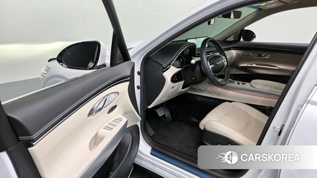 Genesis GV70 2023 Белый из Кореи, фото 2