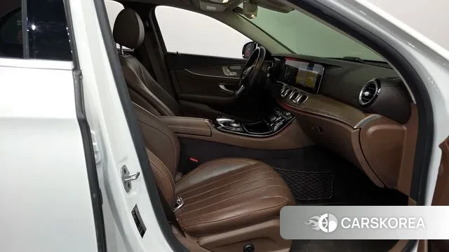 Mercedes-Benz E-Class W213 2020 Белый из Кореи, фото 2