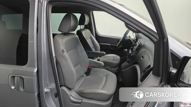 Hyundai The New Grand Starex 2018 Серебристо-серый из Кореи, фото 2