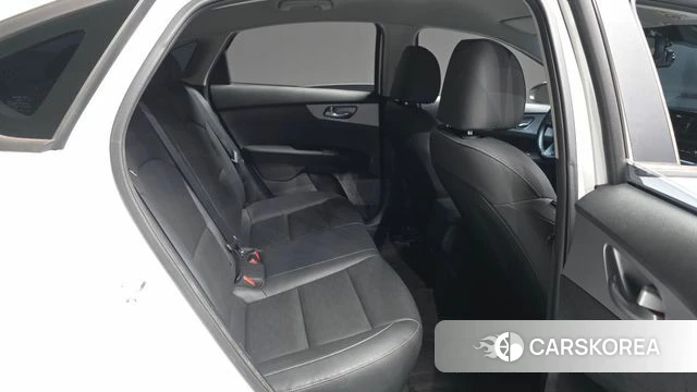 Kia The New K3 2nd generation 2021 Белый из Кореи, фото 2