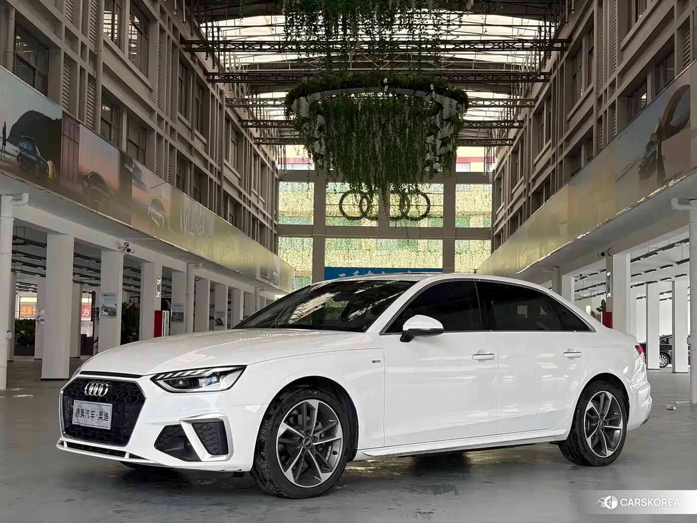 Audi A4L 2023 Белый из Китая, фото 2