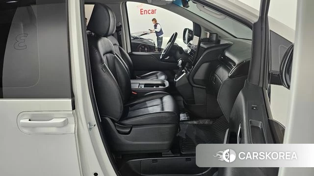 Hyundai Staria 2022 Белый из Кореи, фото 2