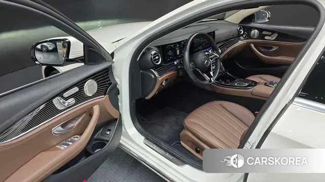 Mercedes-Benz E-Class W213 2023 Белый из Кореи, фото 2