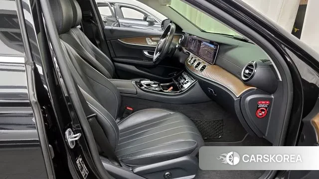 Mercedes-Benz E-Class W213 2019 Черный из Кореи, фото 2