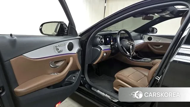 Mercedes-Benz E-Class W213 2021 Черный из Кореи, фото 2