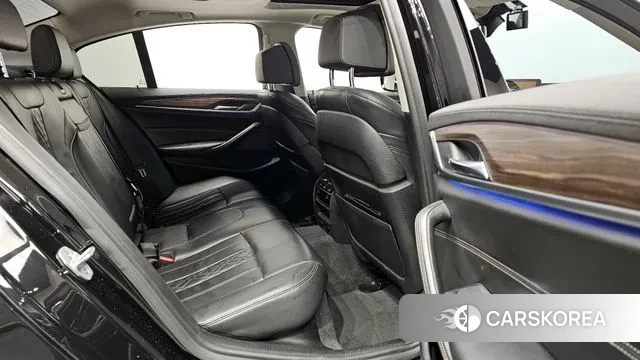 BMW 5 Series (G30) 2018 Черный из Кореи, фото 2