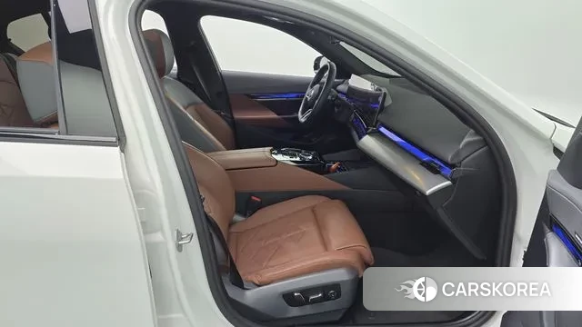 BMW 5 Series (G60) 2025 Белый из Кореи, фото 2