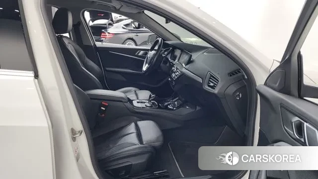 BMW 1 Series (F40) 2022 Белый из Кореи, фото 2