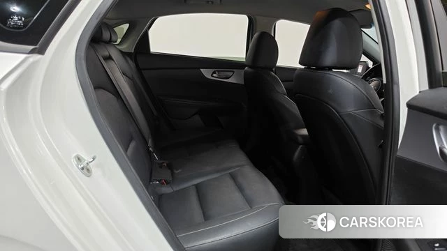 Kia The New K3 2nd generation 2021 Белый из Кореи, фото 2