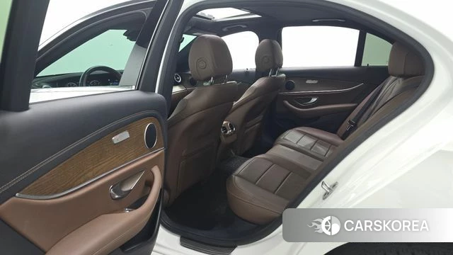 Mercedes-Benz E-Class W213 2021 Белый из Кореи, фото 2