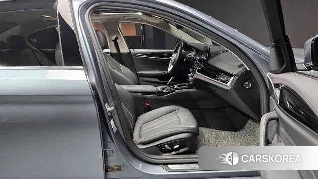 BMW 5 Series (G30) 2019 Серый из Кореи, фото 2