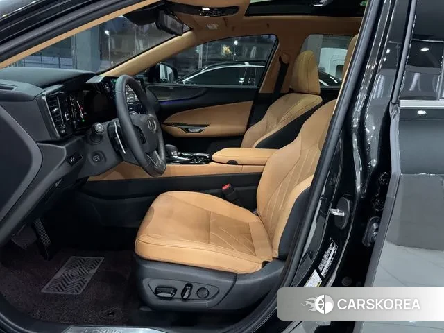 Lexus NX350h Second generation 2023 Черный из Кореи, фото 2