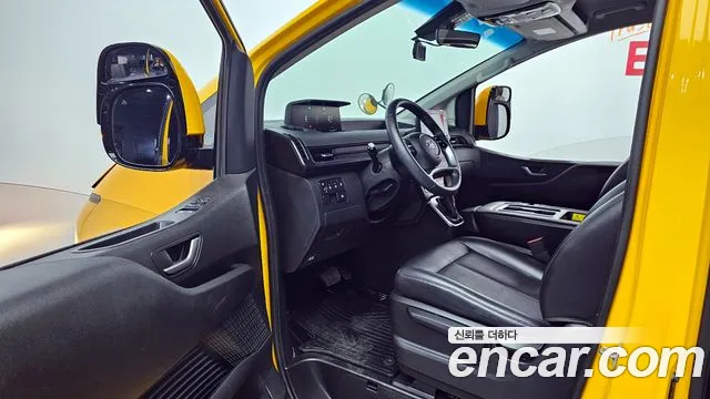 Hyundai Staria 2023 Желтый из Кореи, фото 2