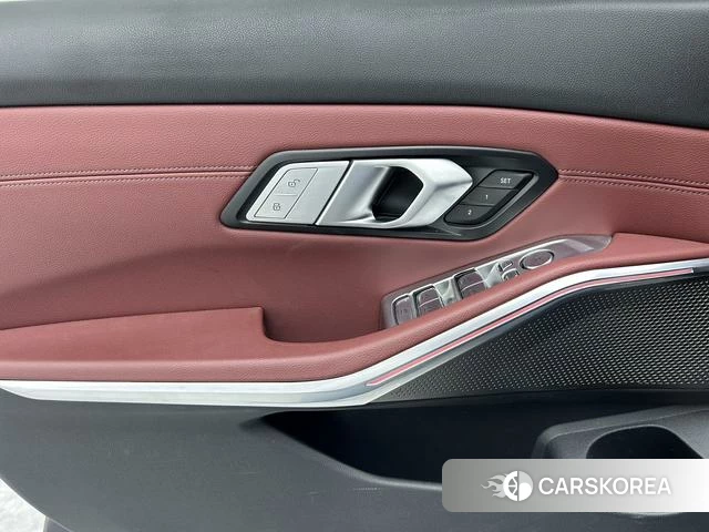 BMW 3 series 2022 Черный из Китая, фото 2