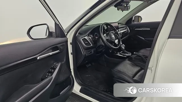 Kia Seltos 2021 Белый из Кореи, фото 2