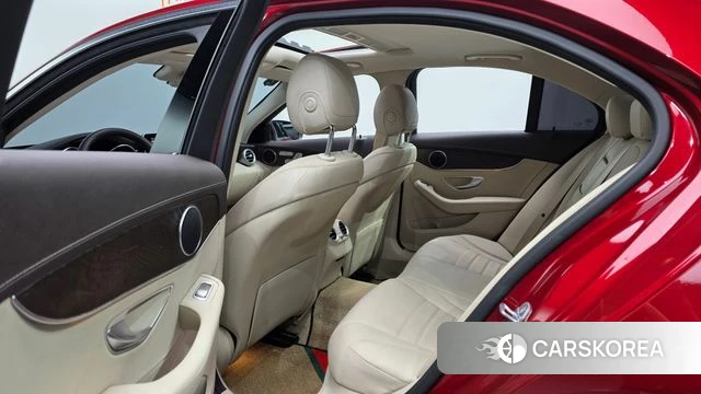 Mercedes-Benz C-Class W205 2018 Красный из Кореи, фото 2