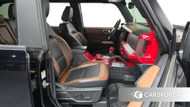 Ford Bronco 6th Generation 2022 Черный из Кореи, фото 2