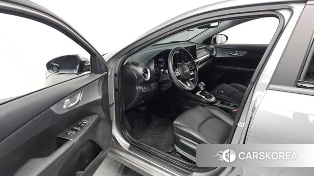 Kia The New K3 2nd generation 2022 Серый из Кореи, фото 2