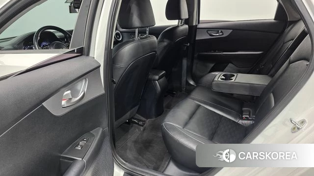 Kia The New K3 2nd generation 2021 Белый из Кореи, фото 2