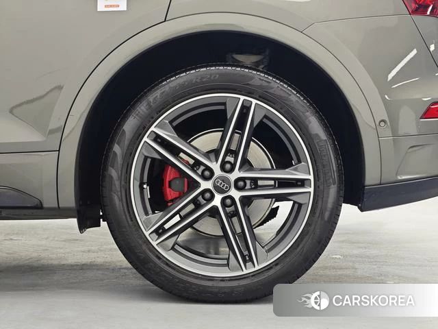 Audi SQ5 2024 Темно-серый из Китая, фото 2