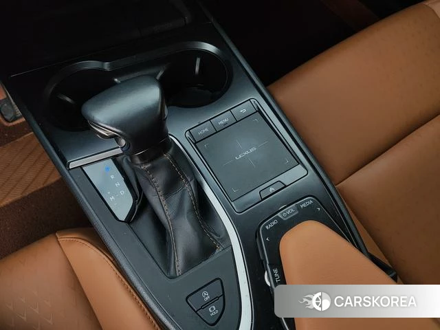 Lexus UX 2022 Белый из Китая, фото 2