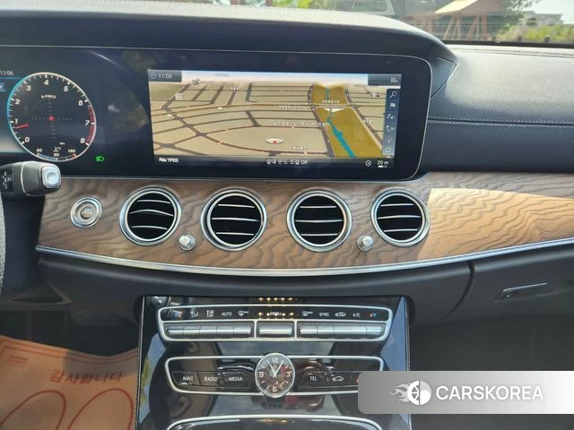 Mercedes-Benz E-Class W213 2018 Белый из Кореи, фото 2