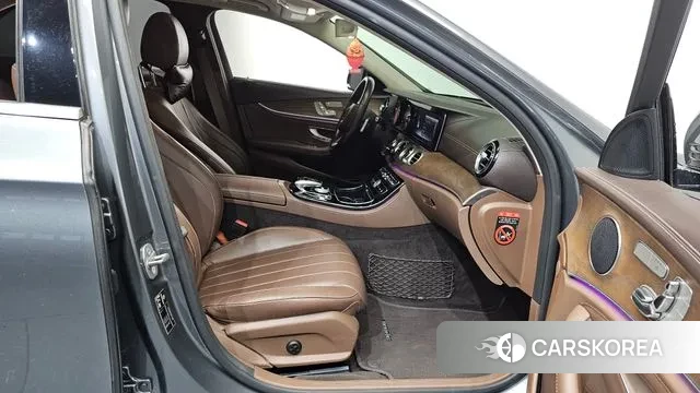 Mercedes-Benz E-Class W213 2018 Серый из Кореи, фото 2