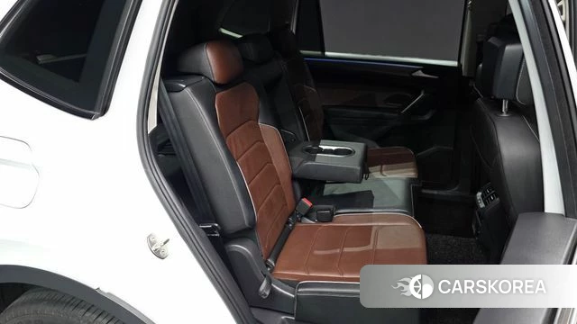 Volkswagen Tiguan Allspace 2023 Белый из Кореи, фото 2