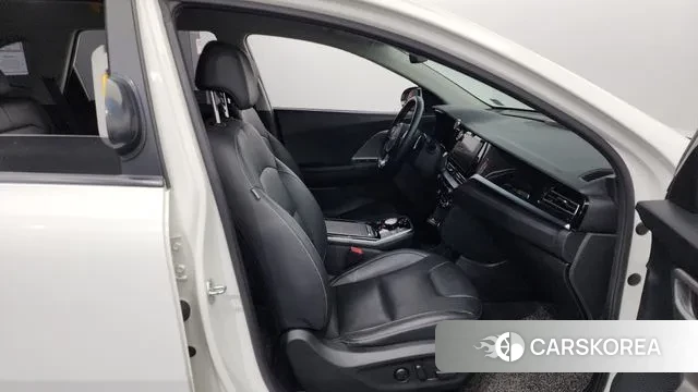 Kia Niro Plus 2022 Белый из Кореи, фото 2