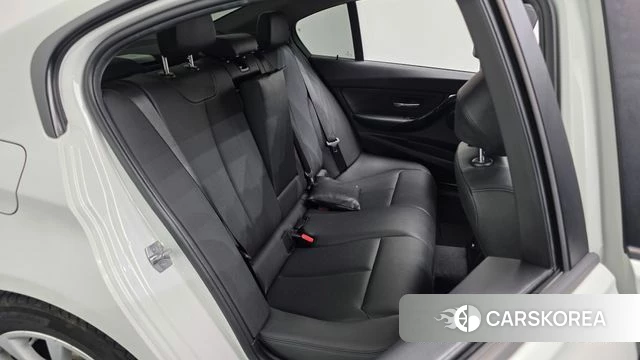 BMW 3 Series (F30) 2018 Белый из Кореи, фото 2