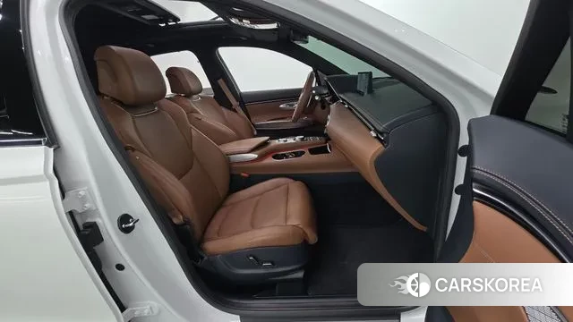 Genesis GV70 2023 Белый из Кореи, фото 2