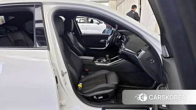 BMW 3 Series (G20) 2022 Белый из Кореи, фото 2