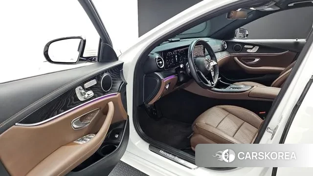 Mercedes-Benz E-Class W213 2023 Белый из Кореи, фото 2