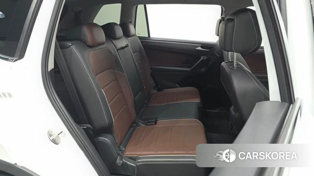 Volkswagen Tiguan Allspace 2024 Белый из Кореи, фото 2