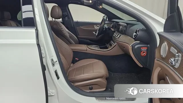 Mercedes-Benz E-Class W213 2021 Белый из Кореи, фото 2