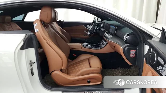 Mercedes-Benz E-Class W213 2018 Белый из Кореи, фото 2