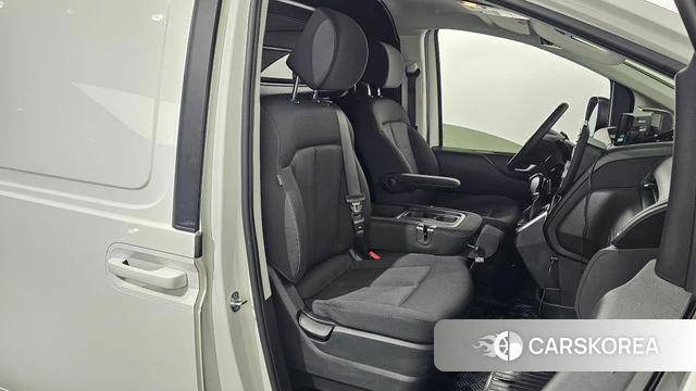 Hyundai Staria 2022 Белый из Кореи, фото 2