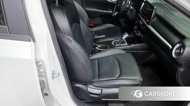 Kia The New K3 2nd generation 2021 Белый из Кореи, фото 2